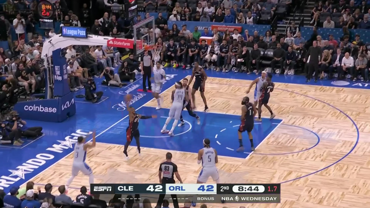 克里夫兰骑士状态回暖备战NBA常规赛风云突变罗马冲刺阶段防线松动，这操作让人直呼：费耶诺德主帅复盘备战葡超